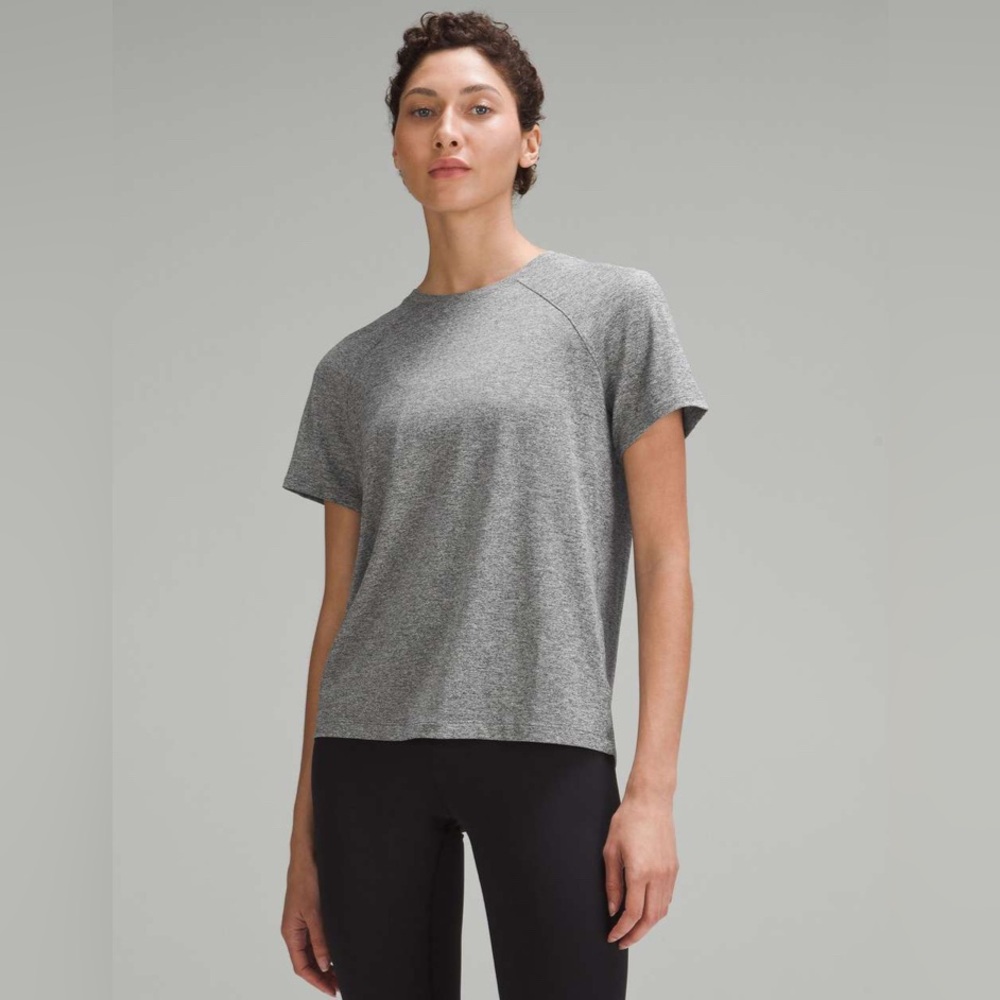 Lululemon License to Train Classic-Fit T-Shirt Heathered Black - Size 6